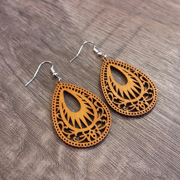 NEW Boho Wood Teardrop Dangle Earrings - Picture 2 of 10